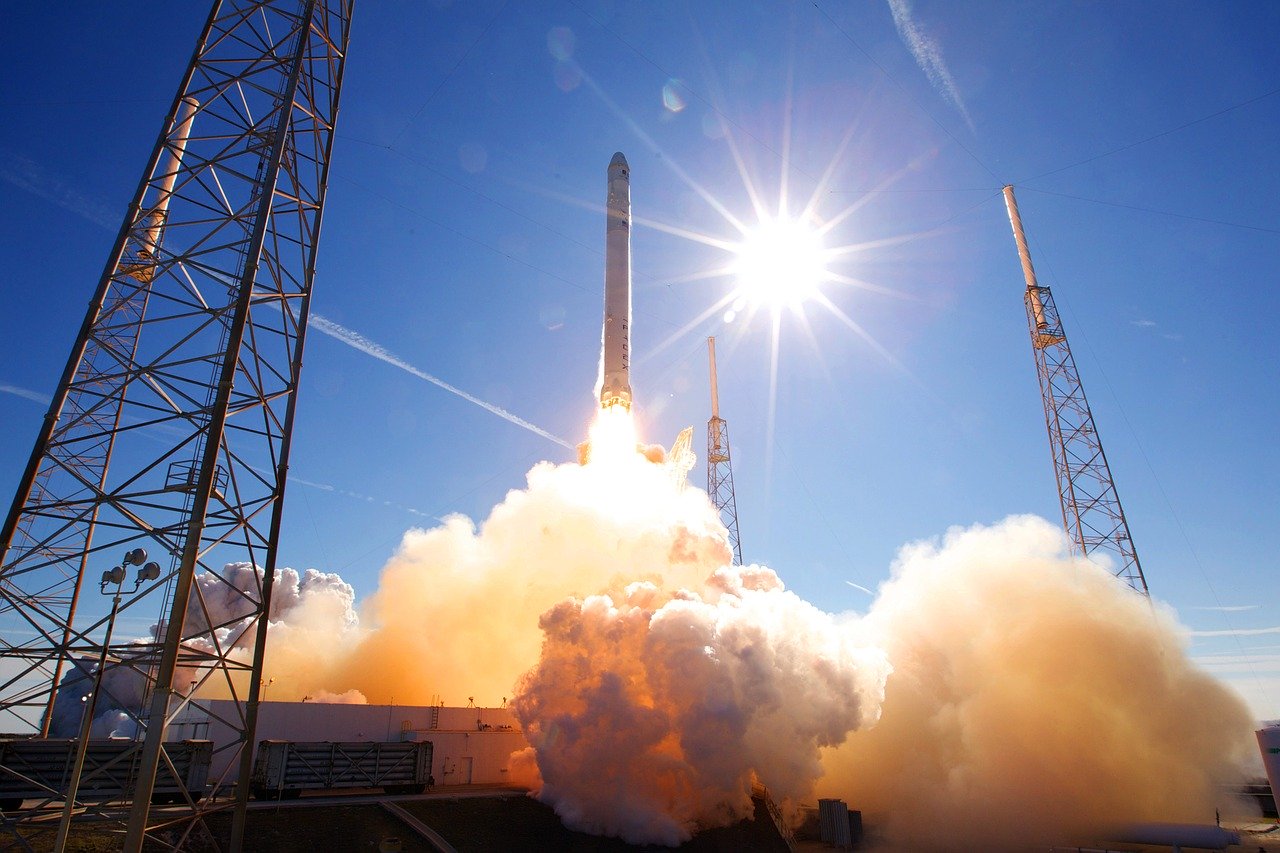 SpaceX запустила корабль Crew Dragon и совершила успешную стыковку с МКС