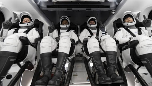 Батут работает: космический корабль Crew Dragon отправил на МКС сразу четырех людей